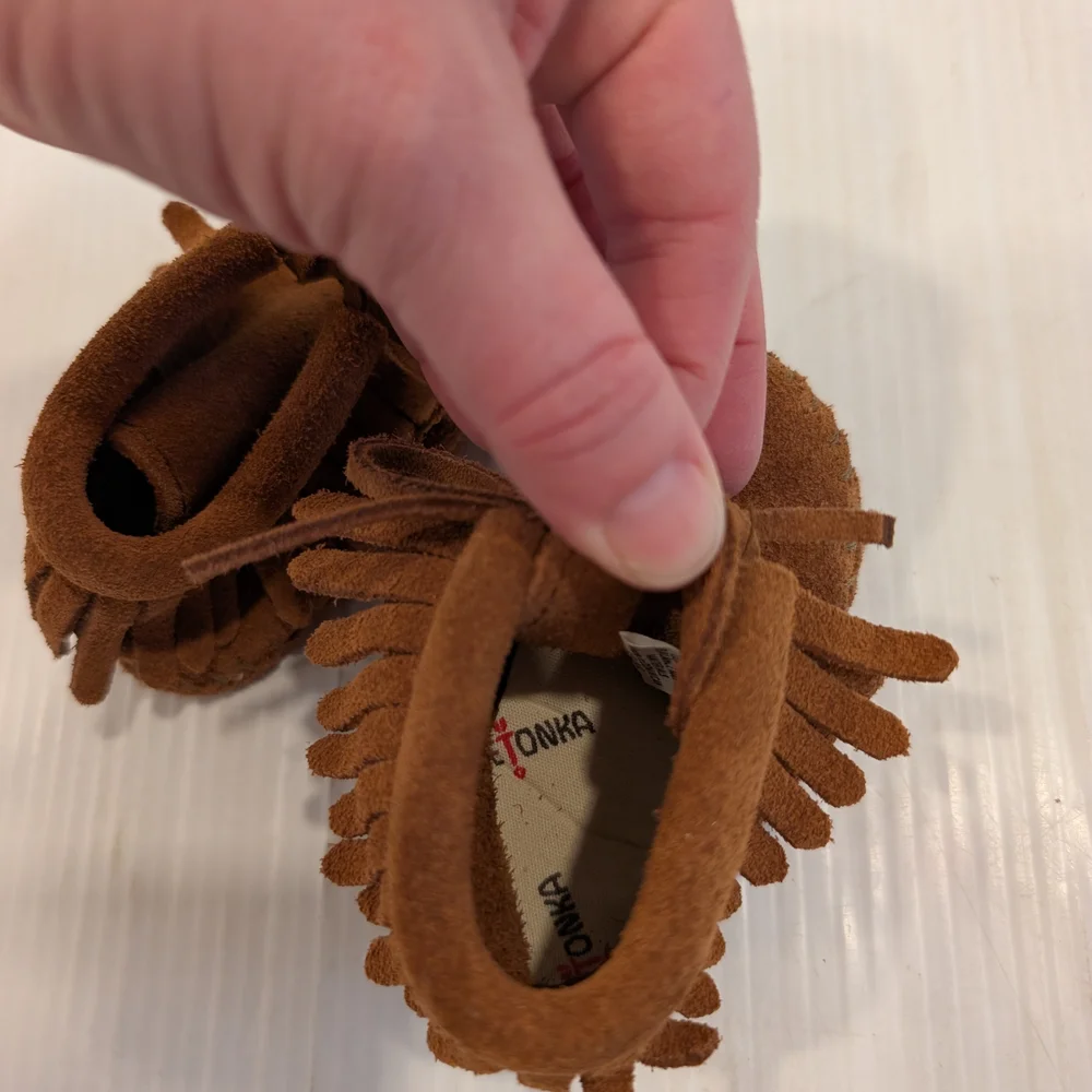 MINNETONKA Baby Brown Moccasins with Fringe and Suede Finish Size 1